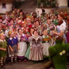 Judy Garland (Dorothy) and the Munchkins